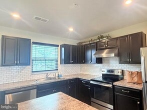 Building Photo - 70 Azalea Cir