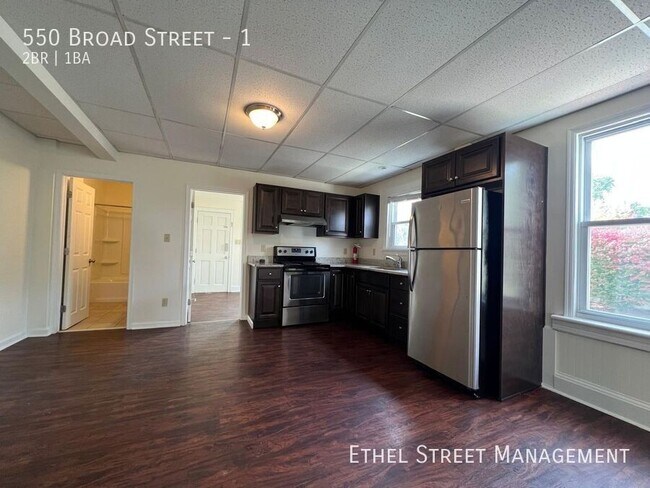 Building Photo - 550 Broad St