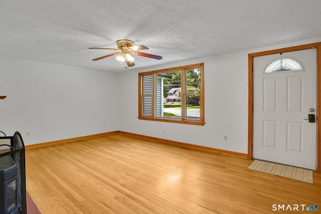 Building Photo - 228 N Granby Rd