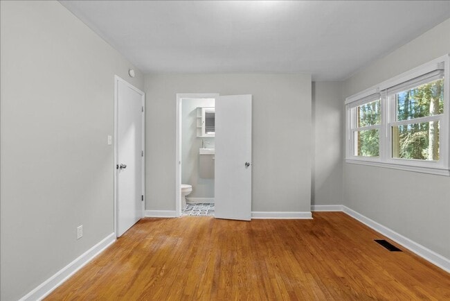 Building Photo - Lovely 3 Bedroom / 2 Bathroom Renovated Ranch Home for Rent