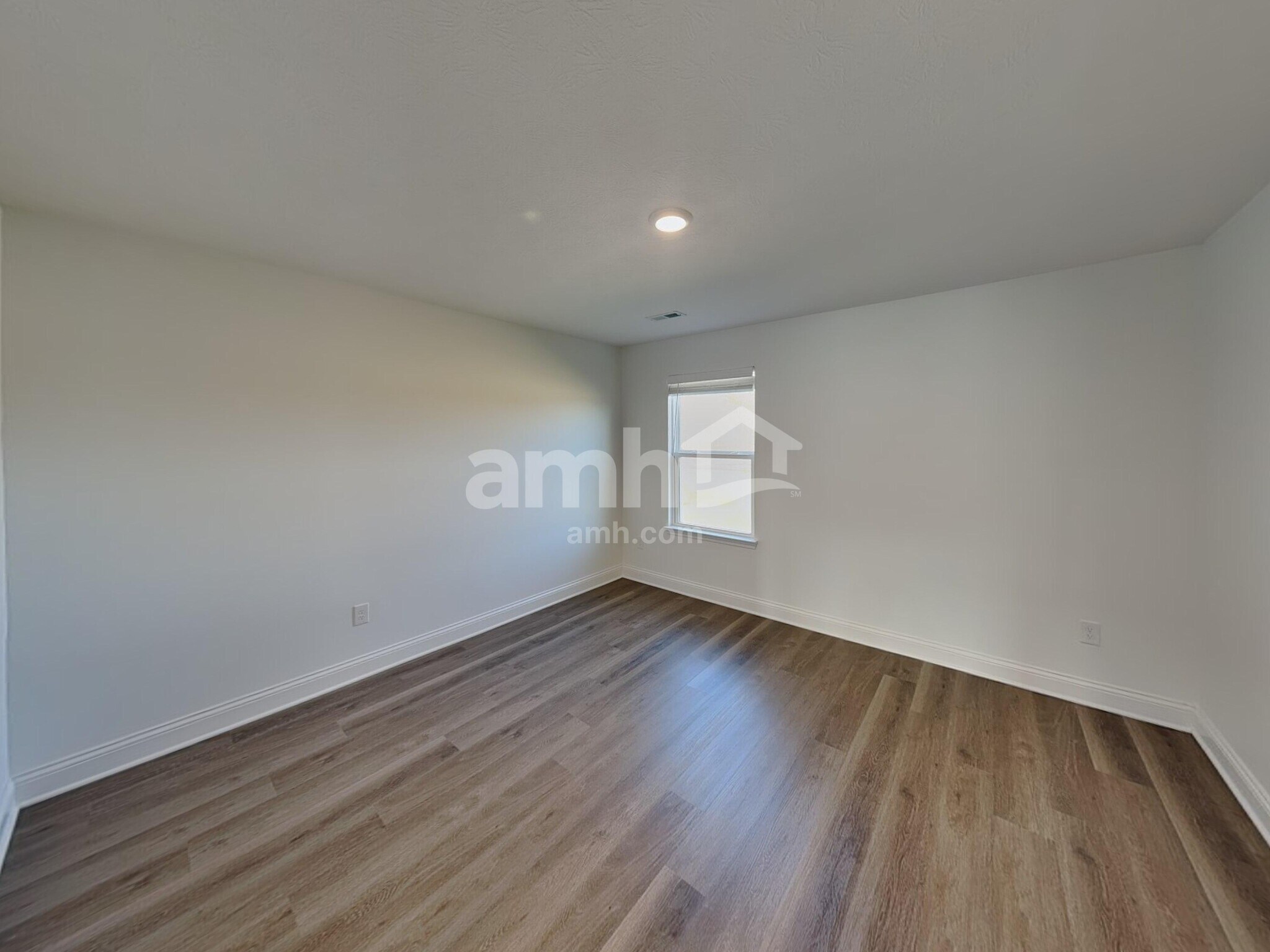 Building Photo - 9022 Henley Ave