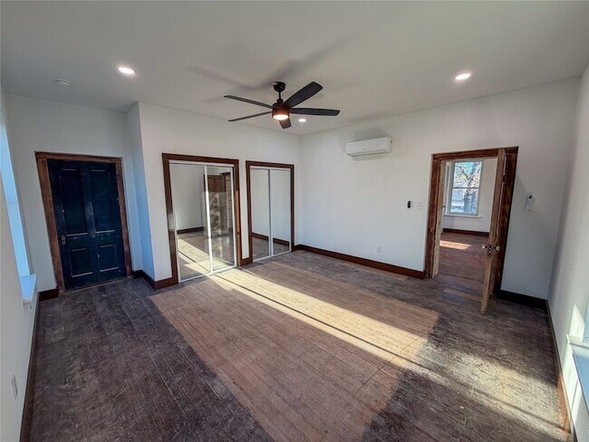 Building Photo - 107 E Stone St