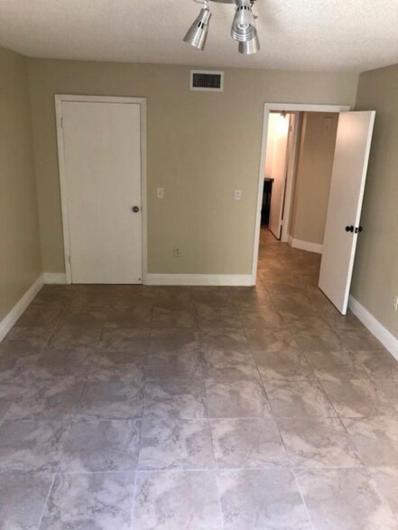 Building Photo - 8343 Lake Dr