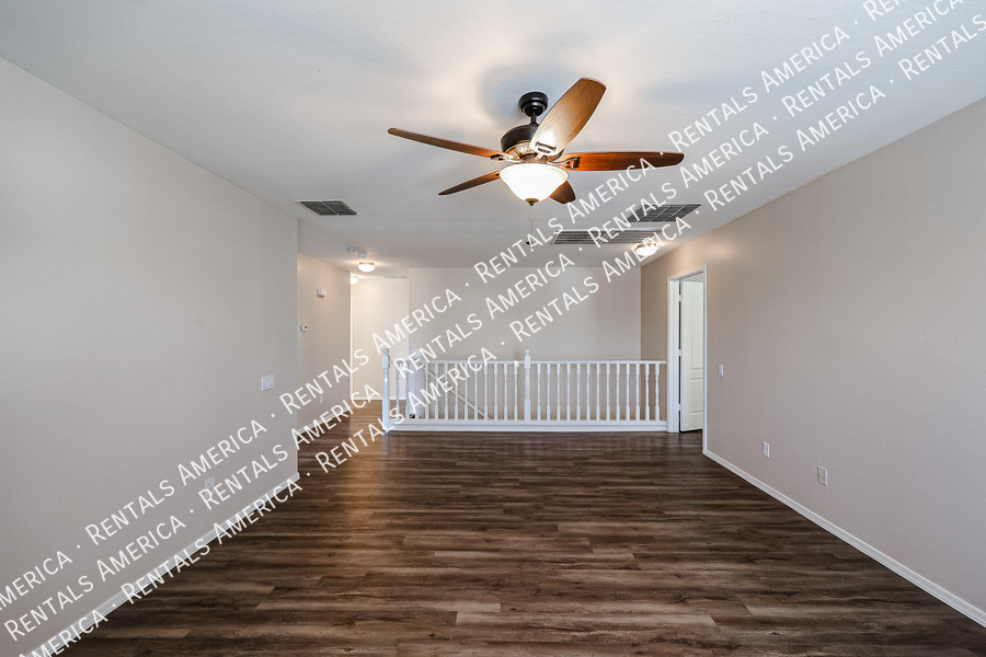 Building Photo - 910 S 118th Ln