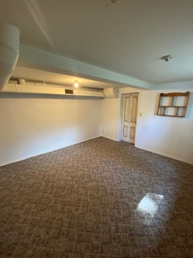 Building Photo - Charming 2 Bedroom Home with River Views i...