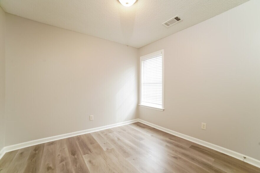 Building Photo - 2755 Fletcher View Dr