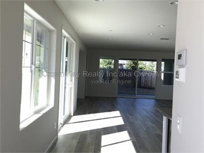 Building Photo - 3831 Comstock Pl