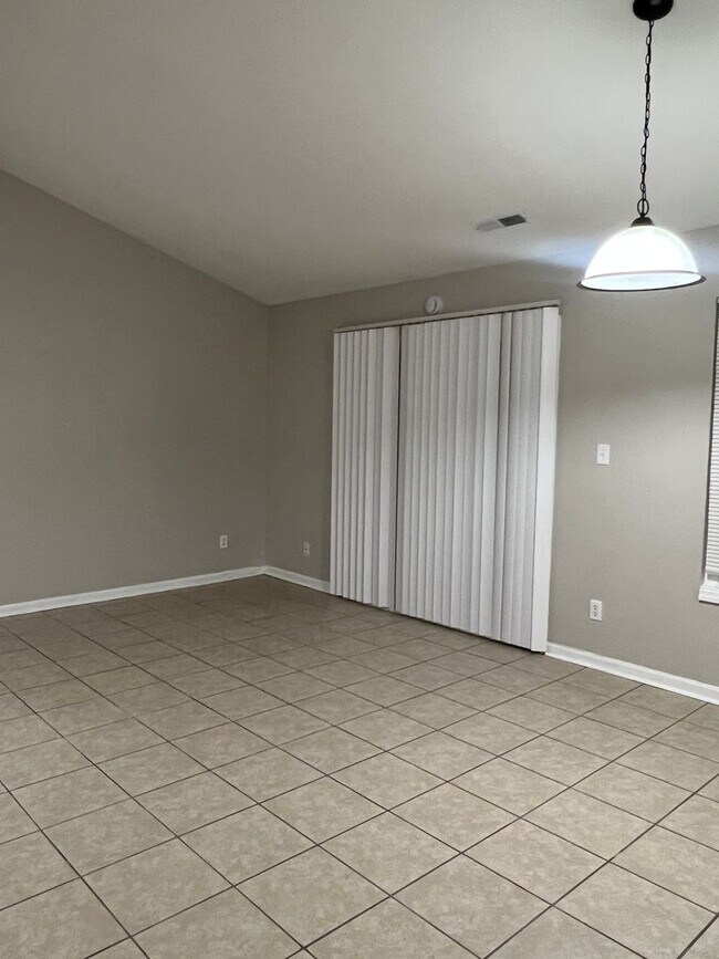 Building Photo - 3 Bed newly remodeled, single-family home located in the vibrant city of Indianapolis!