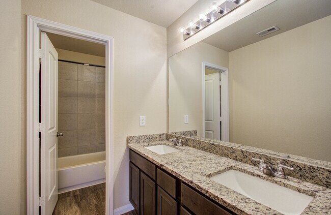 Building Photo - 17139 Devon Dogwood Trail