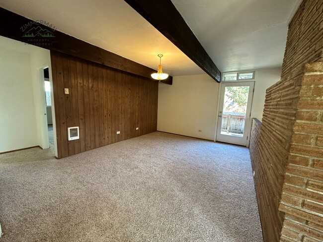 Building Photo - Mid-Century Modern 3-bedroom 2 bathrooms l...