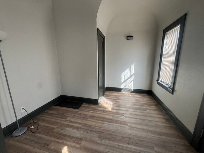 Building Photo - 2431 S 34th St