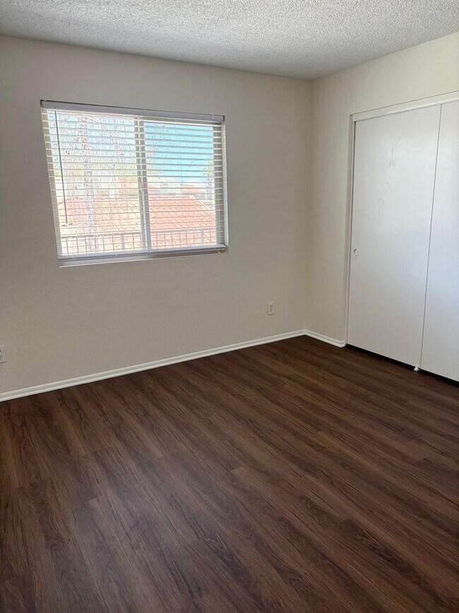 Building Photo - **GREAT 2 BEDROOM/2 BATHROOM/GATED CONDO I...