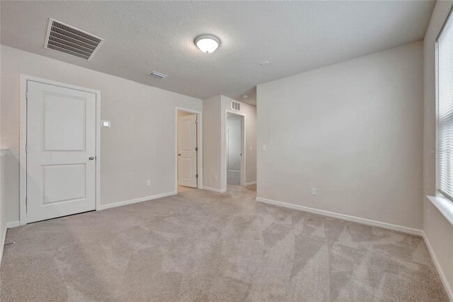 Building Photo - 1917 Summer Serenity Dr
