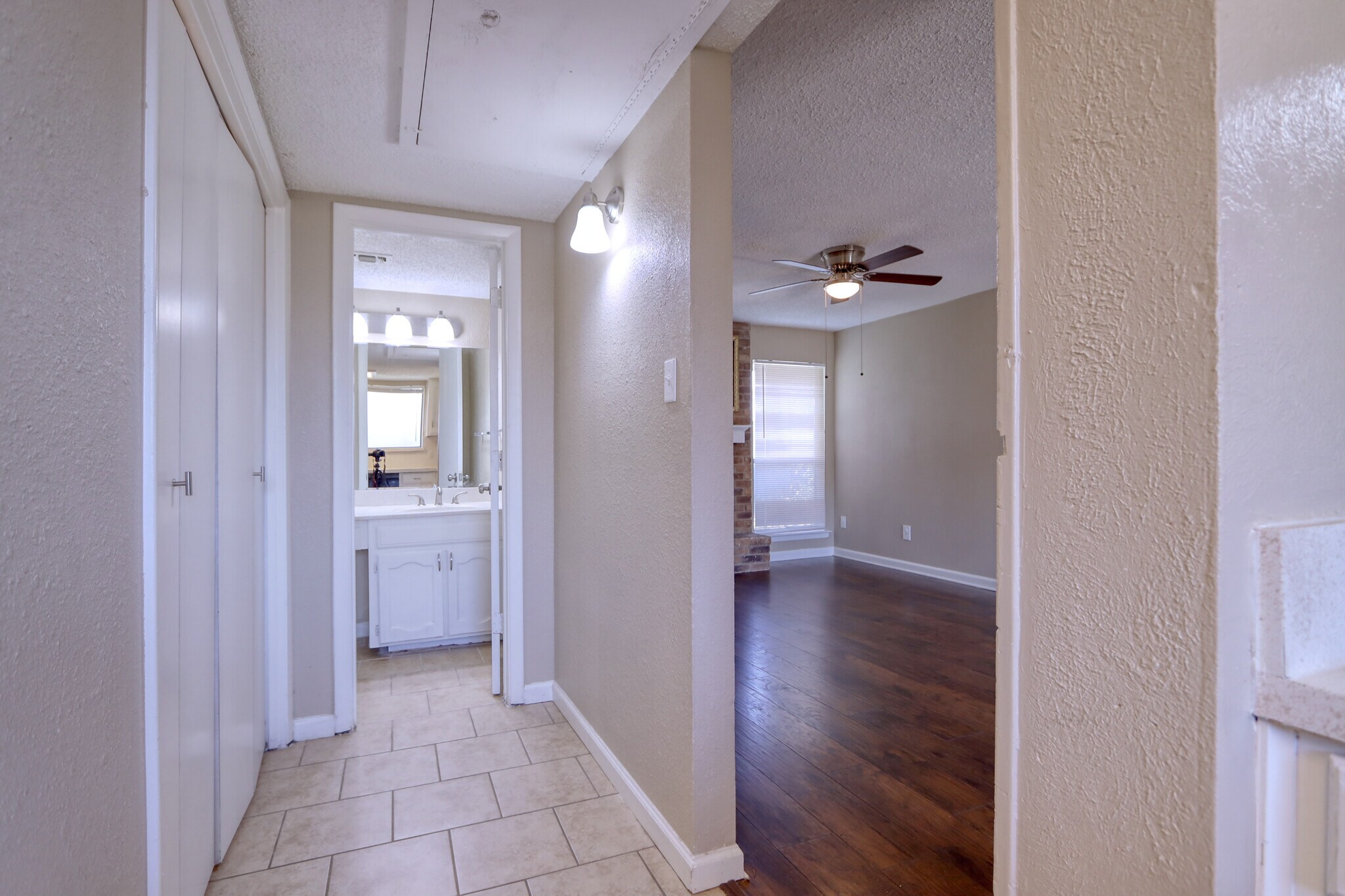 Building Photo - 711 Harbour Town Dr