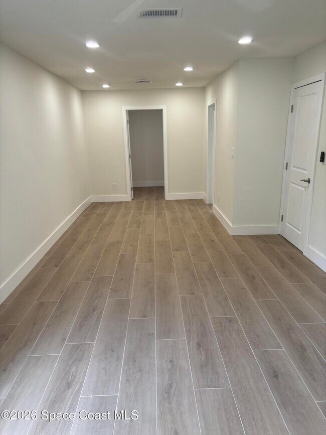 Building Photo - 6335 S Tropical Trail