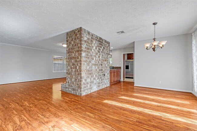 Building Photo - 3250 Three Pines Dr