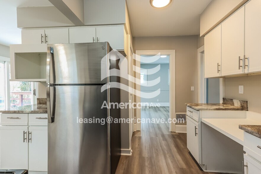 Building Photo - 922 Edgewood Dr