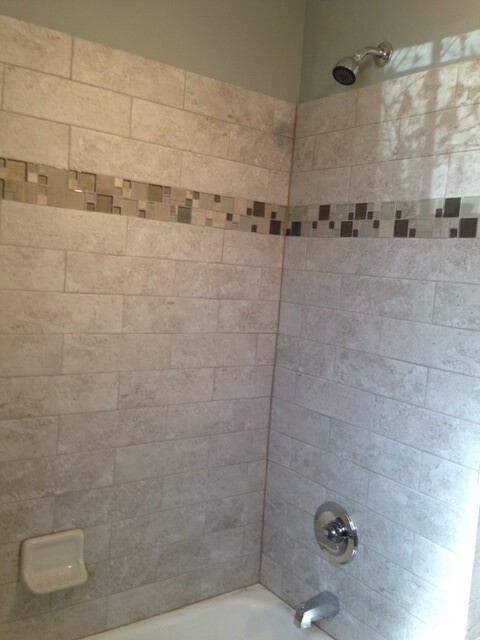 Nice tiled shower! - 1409 N Woodburn Ave