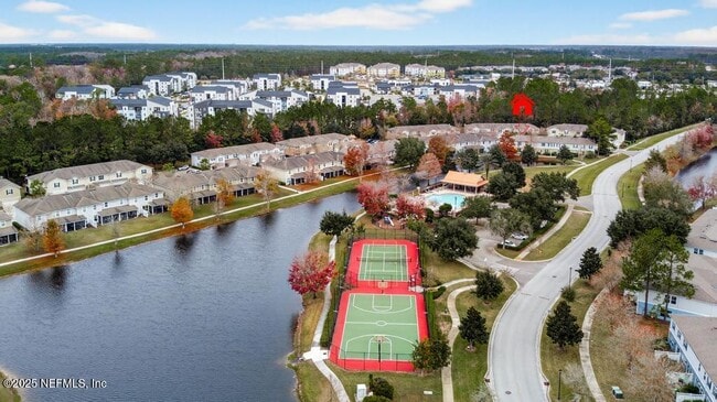 Building Photo - 411 Walnut Dr