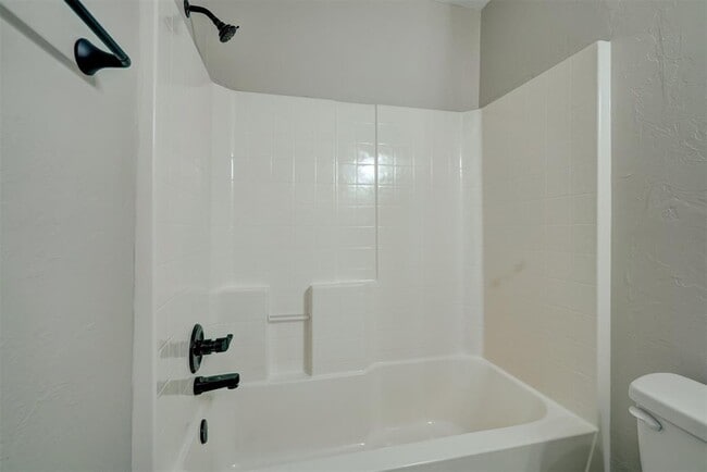 Building Photo - 10425 Aberdeen Dr