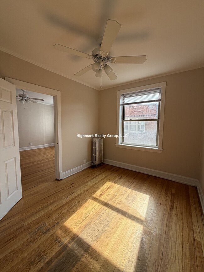 Building Photo - 2344 W Touhy Ave