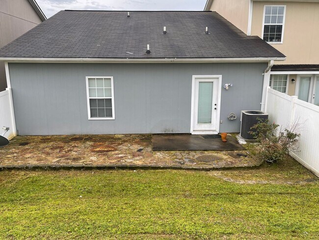 Building Photo - Wakefield Subdivision! One Story....