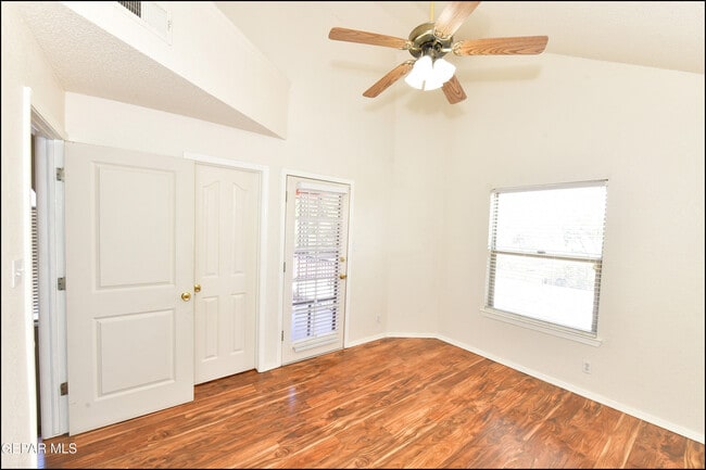 Building Photo - 12121 Tower Hill Dr