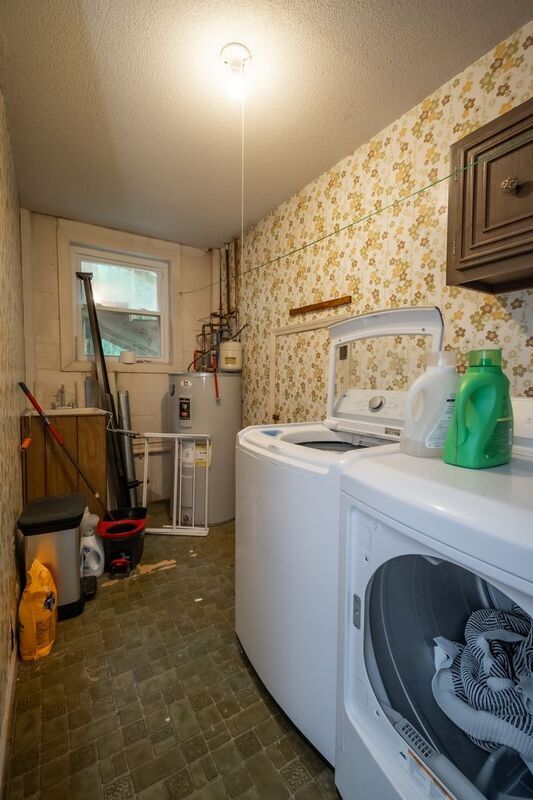 Building Photo - 281 Rhodes Dr