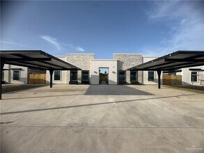 Building Photo - 2013 Dragonfly St