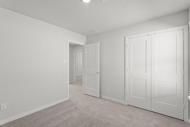 Building Photo - 298 Forest W St