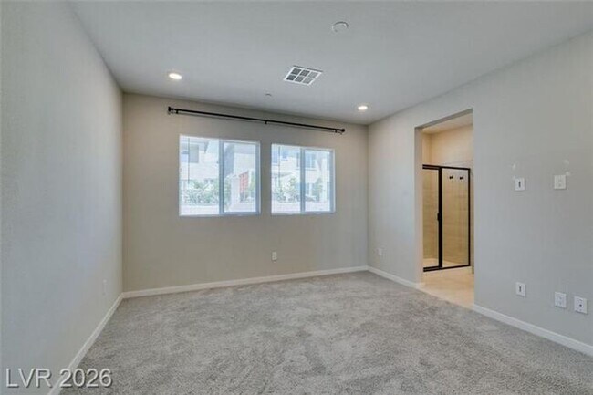 Building Photo - BEAUTIFUL 4 BEDROOM PROPERTY IN GATED COMMUNITY!