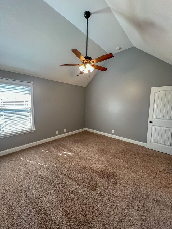 Building Photo - Short Term Leases Options! Gorgeous 5 Bedr...