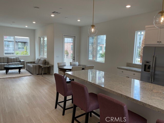 Building Photo - 1860 S Westside Dr