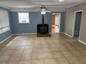 Building Photo - Intown House