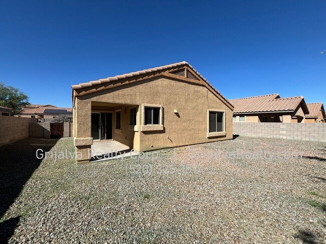 Building Photo - Beautiful 3 BR, 2 BA House in Gated Community  (I-10/Wilmot)