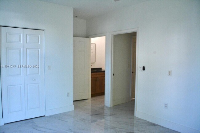 Building Photo - 4402 SW 160th Ave