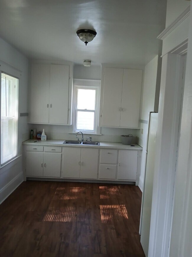 Building Photo - 14 Jefferson St