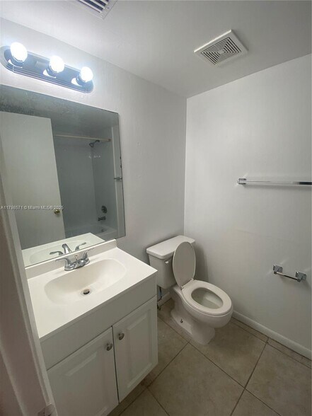 Building Photo - 3410 Foxcroft Rd
