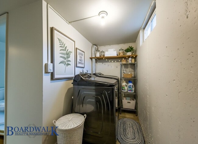 Building Photo - Spacious 4-Bed Home with Basement & Covered Patio