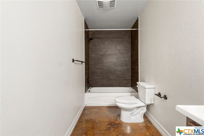 Building Photo - 2807 Terrace Dr