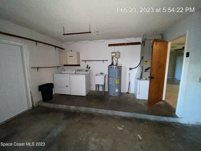 Building Photo - 304 Darrow Ave