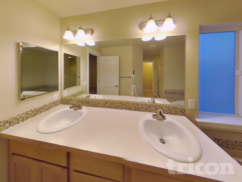 Building Photo - 4707 Natalee Dr SE