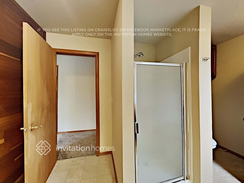 Building Photo - 2018 Tacoma Point Dr E