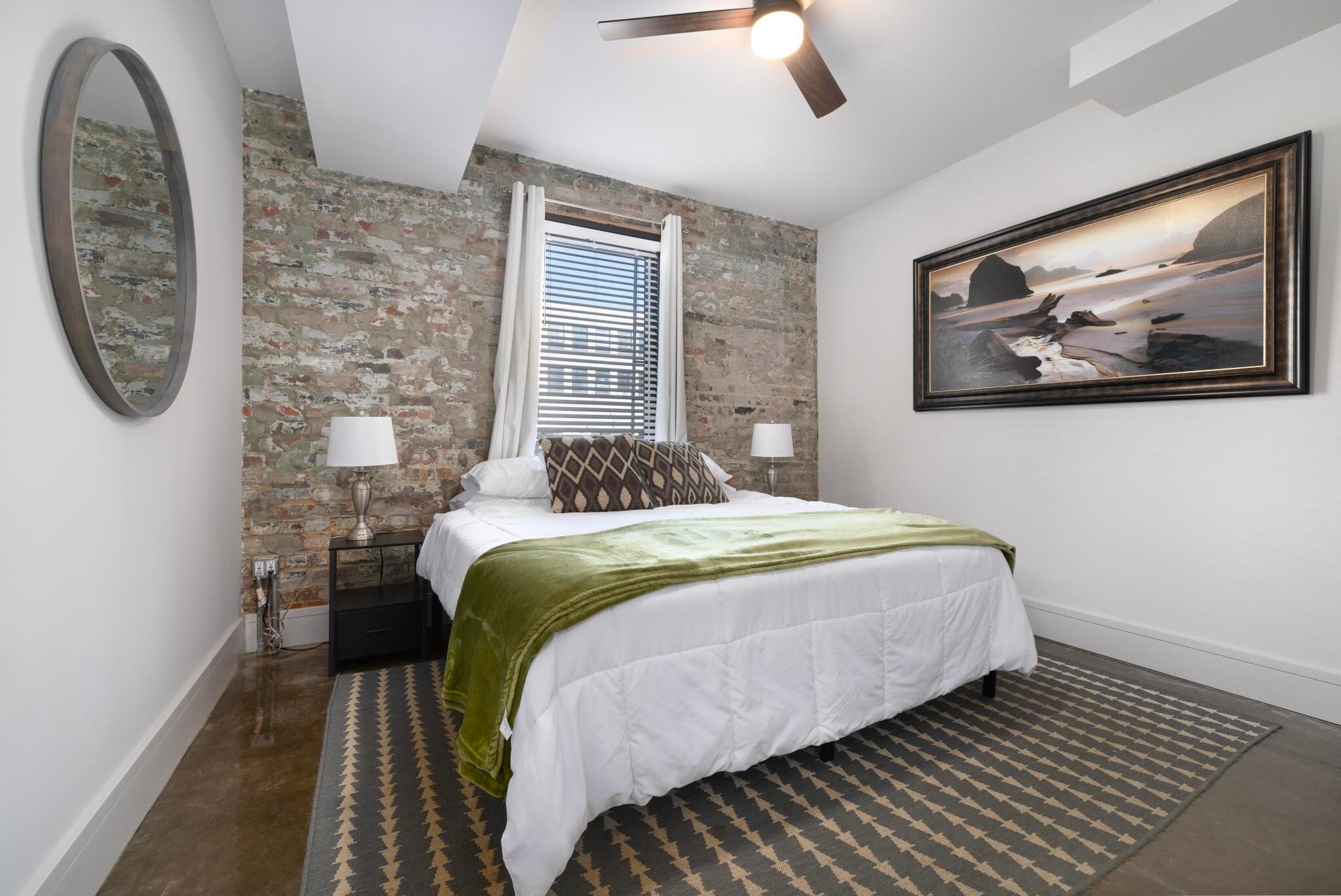 Building Photo - 18 Bank St