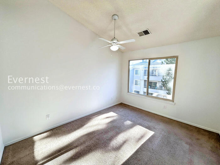 Building Photo - 3700 Iguana Dr