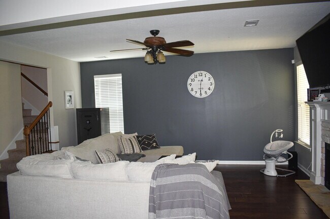 Building Photo - 3262 Alexandria Dr