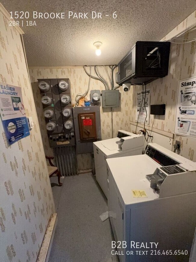 Building Photo - 1520 Brooke Park Dr