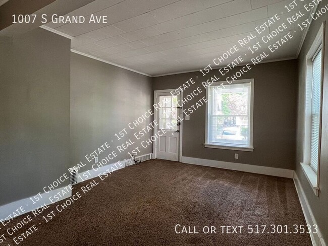 Building Photo - 2-BDR 1-BTH Duplex Near Downtown - Cat Fri...