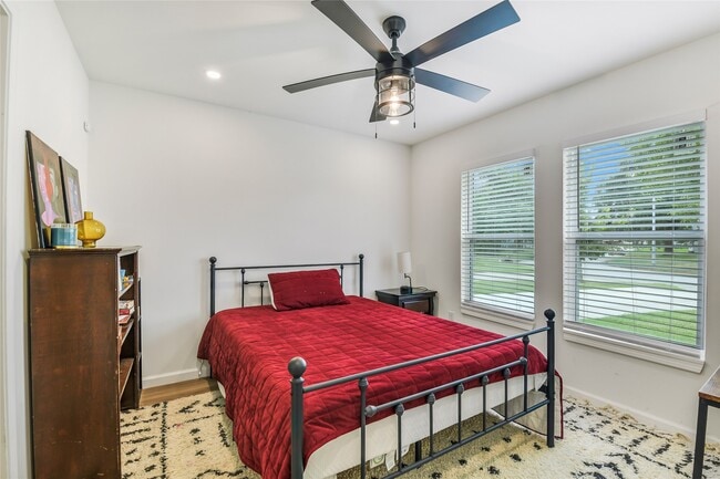 Building Photo - 2550 Roy Cir