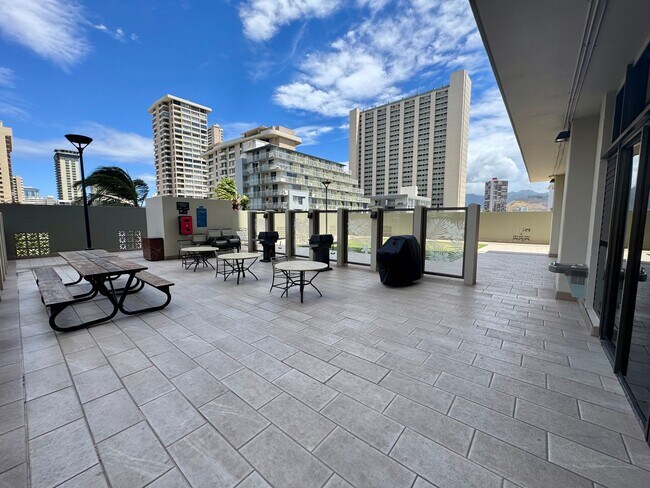 Building Photo - 2240 Kuhio Ave